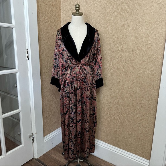 VTG 80s 90s Lord Taylor Silk Paisley Floral Velvet Trim Robe